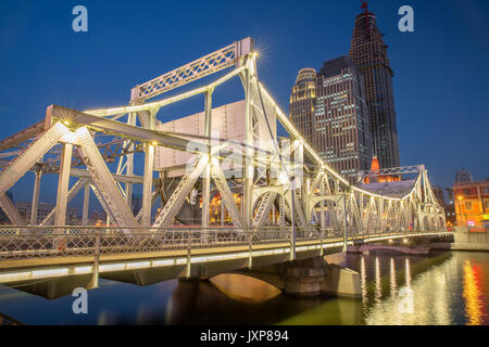 Jiefang notturna del ponte della città di Tianjin in Cina Foto Stock