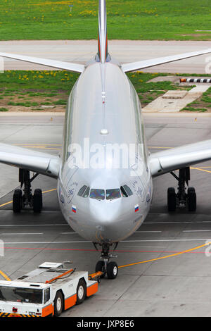 Sheremetyevo, Moscow Region, Russia - 16 Maggio 2011: Aeroflot Airbus A330 VQ-BCU presso l'aeroporto internazionale di Sheremetyevo. Foto Stock