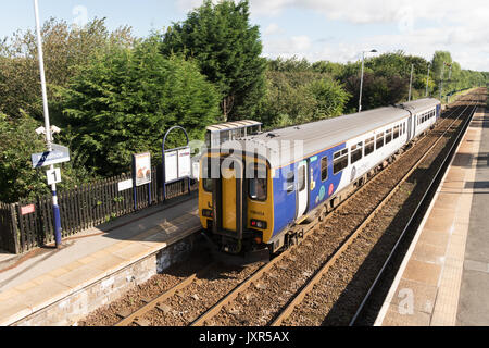 Arriva Ferrovia Nord (nord) sprinter treno diesel in Prudhoe rail station, Northumberland, Inghilterra Foto Stock