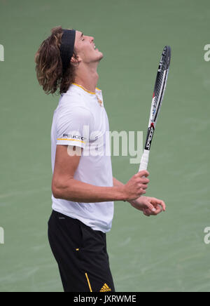 Cincinnati, Stati Uniti d'America. Il 16 agosto, 2017. Agosto 16, 2017: Alexander Zverev (GER) perde a Francesca Tiafoe (USA) 4-6, 6-3, 6-4, all'occidentale e meridionale essendo aperto ha giocato al Lindner Family Tennis Center di Mason, Ohio. © Leslie Billman/Tennisclix/CSM Credito: Cal Sport Media/Alamy Live News Foto Stock