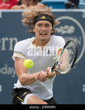 Cincinnati, Stati Uniti d'America. Il 16 agosto, 2017. Agosto 16, 2017: Alexander Zverev (GER) perde a Francesca Tiafoe (USA) 4-6, 6-3, 6-4, all'occidentale e meridionale essendo aperto ha giocato al Lindner Family Tennis Center di Mason, Ohio. © Leslie Billman/Tennisclix/CSM Credito: Cal Sport Media/Alamy Live News Foto Stock