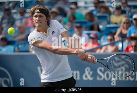 Cincinnati, Stati Uniti d'America. Il 16 agosto, 2017. Agosto 16, 2017: Alexander Zverev (GER) perde a Francesca Tiafoe (USA) 4-6, 6-3, 6-4, all'occidentale e meridionale essendo aperto ha giocato al Lindner Family Tennis Center di Mason, Ohio. © Leslie Billman/Tennisclix/CSM Credito: Cal Sport Media/Alamy Live News Foto Stock