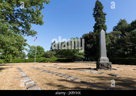 Seattle, Stati Uniti. 16 Ago, 2017. Grand esercito della Repubblica cimitero. Cinque Seattle Grand Army posti stabiliti il cimitero nel 1895 per la guerra civile eroi nel Capitol Hill quartiere. Sul suo terreno si trova un monumento e tombe di cinque cento venti-sei veterani. Il cimitero è attualmente gestito da Seattle, Dipartimento di Parchi e Ricreazione. Credito: Paolo Christian Gordon/Alamy Live News Foto Stock