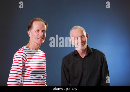 Edimburgo, Scozia 17 agosto. Giorno 6 Edinburgh International Book Festival. Nella foto: Philip Hoare è uno scrittore britannico, specialmente di storia e biografia & Ian StephenI è uno scrittore scozzese, artista e cantastorie dal telecomando ed attraente isola di Lewis nelle Ebridi Esterne. Credito: pak@ Mera/Alamy Live News Foto Stock