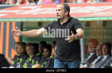 Augsburg, Germania. 06 Ago, 2017. Augsburg's coach Manuel Baum durante il calcio amichevole tra FC Augsburg e PSV Eindhoven presso il WWK Arena di Augsburg, Germania, 06 agosto 2017. Foto: Stefan Puchner/dpa/Alamy Live News Foto Stock