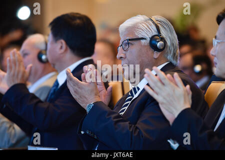 Quanzhou, la Cina della provincia del Fujian. 17 Ago, 2017. Gabriel Gaspar, cileno ex Vice Ministro della difesa e attuale ambasciatore in missione speciale del Ministero degli Affari Esteri, assiste il BRICS Seminario sulla Governance in Quanzhou, a sud-est della Cina di provincia del Fujian, Agosto 17, 2017. Credito: canzone Weiwei/Xinhua/Alamy Live News Foto Stock