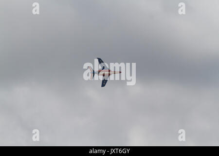 Biggin Hill, Regno Unito. 17 Ago, 2017. Patrouille de France pratiche su Biggin Hill prima al Festival di Volo Volo Airshow visualizzare questo fine settimana. Credito: Keith Larby/Alamy Live News Foto Stock