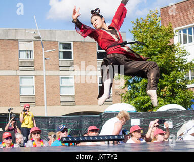 Taiwan Youth Dance Company Esecuzione a Billingham folklore internazionale Festiva del Mondo Danza. Foto Stock
