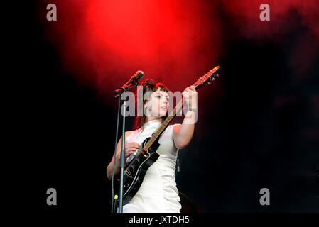 Barcellona - giu 3: Angel Olsen (cantante) esegue in concerto a Primavera Sound 2017 Festival il 3 giugno 2017 a Barcellona, Spagna. Foto Stock