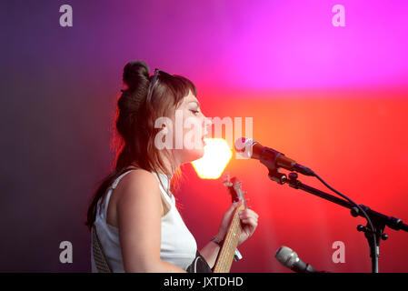 Barcellona - giu 3: Angel Olsen (cantante) esegue in concerto a Primavera Sound 2017 Festival il 3 giugno 2017 a Barcellona, Spagna. Foto Stock