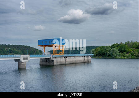 Il Dalesice pompato- Archiviazione centrale idroelettrica sul fiume Jihlava nella Repubblica ceca nella giornata d'estate. Foto Stock