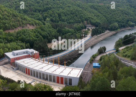 Il Dalesice pompato- Archiviazione centrale idroelettrica sul fiume Jihlava nella Repubblica ceca nella giornata d'estate. Foto Stock