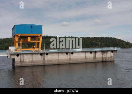 Il Dalesice pompato- Archiviazione centrale idroelettrica sul fiume Jihlava nella Repubblica ceca nella giornata d'estate. Foto Stock