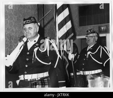 Campagna per la Johns Hopkins Candid Shot, West Virginia Montanari marciare nel Greenbrier, fuciliere e porta bandiera, 1983. Foto Stock