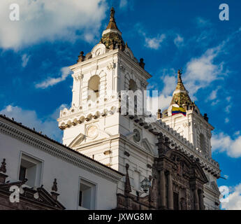 La chiesa di San Francisco si trova sulla piazza principale del centro storico di Quito, Ecuador Foto Stock