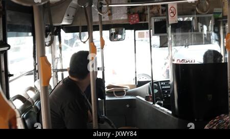 All interno del governo Bus #1 Chinatown Tha Thian Pier a Charoen Krung Soi 111 Bangkok in Thailandia Foto Stock