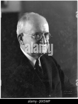 Joseph Sweetman Ames, Ritratto fotografico, seduta, torace su, vista da tre quarti, 1930. Foto Stock