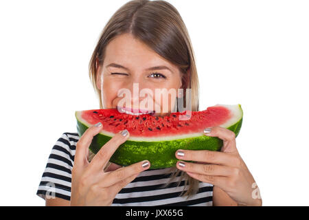 Immagine di un affamato giovane donna di mangiare una grande fetta di anguria delizioso su sfondo isolato Foto Stock