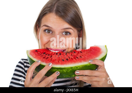 Immagine di un affamato giovane donna di mangiare una grande fetta di anguria delizioso su sfondo isolato Foto Stock