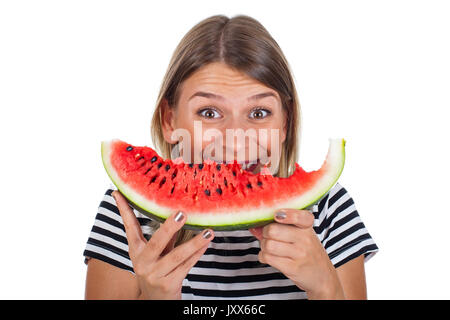 Immagine di un affamato giovane donna di mangiare una grande fetta di anguria delizioso su sfondo isolato Foto Stock