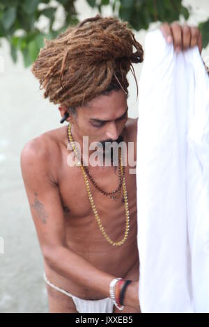 Capelli molto lunghi Swami indù, Sadhu Santo uomo, Sadhu, Swami, Babba, Sanskrit, Naga Sadhu, capelli molto lunghi, Varanasi, Haridwar, (Copyright © Saji Maramon) Foto Stock