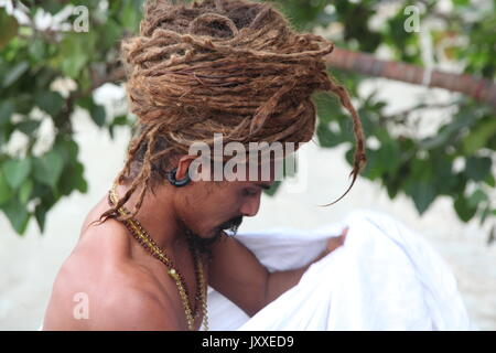 Capelli molto lunghi Swami indù, Sadhu Santo uomo, Sadhu, Swami, Babba, Sanskrit, Naga Sadhu, capelli molto lunghi, Varanasi, Haridwar, (Copyright © Saji Maramon) Foto Stock