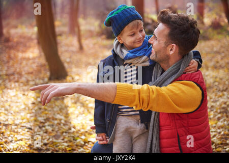 Esplorare il mondo con il mio papà Foto Stock