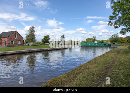 Swanley Marina ponte sul canale di Llangollen, Burland, Foto Stock