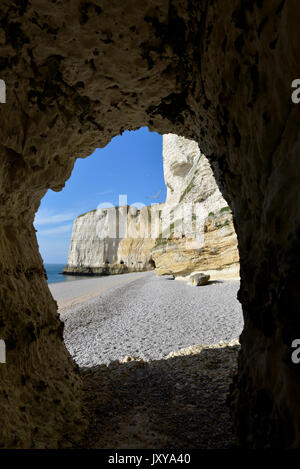 Le Havre (Normandia, Francia settentrionale): "plage d'Antifer' spiaggia. Sullo sfondo il "pointe de la Courtine" (operazioni automatiche di fine campo città di Etretat) Foto Stock