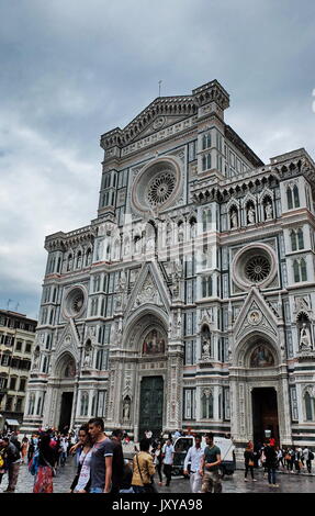 La facciata della cattedrale di Firenze, Italia Foto Stock