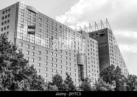 Moderno e costoso Hotel Estrel in Berlin Neukoelln - Berlino / Germania - 2 settembre 2016 Foto Stock