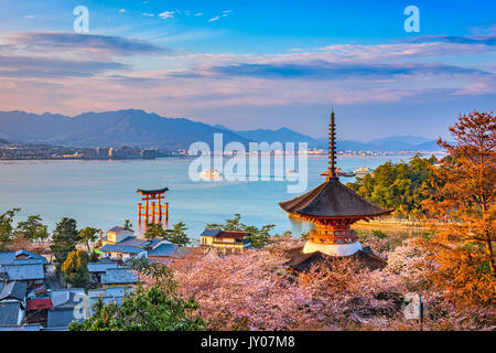 L'isola di Miyajima, Hiroshima, Giappone in primavera. Foto Stock