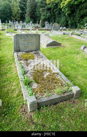 La tomba di Maria Tourtel, il creatore di Rupert Bear,la chiesa di St Martin in Canterbury,Kent,Inghilterra, si trova leggermente al di fuori del centro cittadino, è il Foto Stock