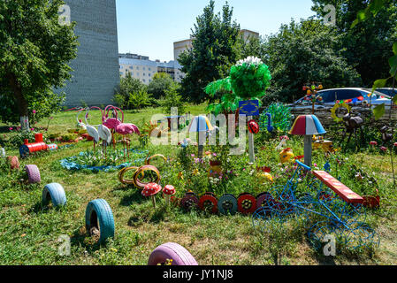 In casa parco giochi per bambini a partire da un materiale improvvisato, Russia Foto Stock