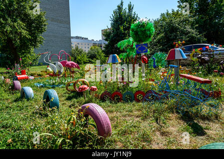 In casa parco giochi per bambini a partire da un materiale improvvisato, Russia Foto Stock