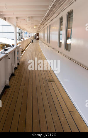 Il Royal Yacht Britannia e l'Ocean Terminal, Leith, Edimburgo, Scozia, Regno Unito Foto Stock