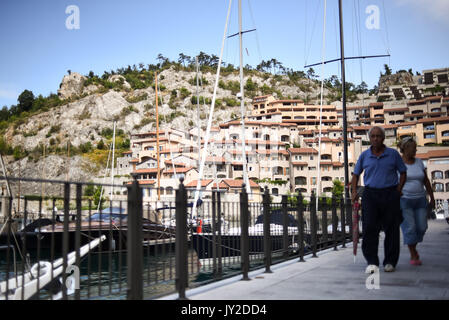 Sistiana, Italia - 11 August 2017: Portopiccolo beach resort a Sistiana. Inaugurato il 8 agosto 2014, Porto Piccolo Sistiana offre waterfront Foto Stock