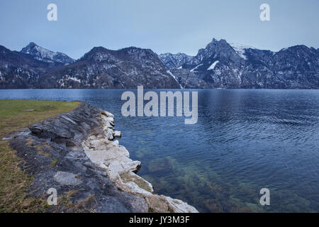 Vista dalla riva del lago Traunsee Foto Stock