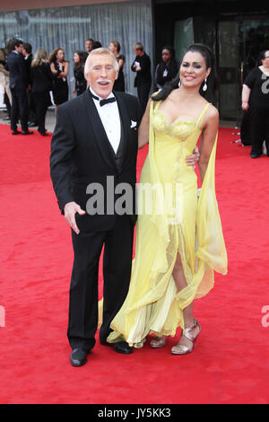 PICS FILE: Bruce Forsyth; Wilnelia Merced, Arqiva British Academy Awards di televisione, Royal Festival Hall di Londra REGNO UNITO, 12 maggio 2013, (Foto di Richard Goldschmidt) Credito: ricca di oro/Alamy Live News Foto Stock