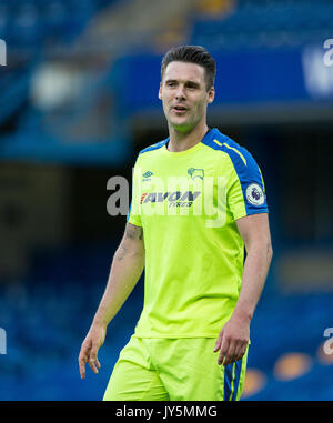 Londra, Regno Unito. 18 Agosto, 2017. Jason SHACKELL di Derby County ritorna dal rischio di lesioni durante l'U23 Premier League 2 match tra Chelsea e Derby County a Stamford Bridge, Londra, Inghilterra il 18 agosto 2017. Foto di Andy Rowland. **Solo uso editoriale FA Premier League e Football League sono soggetti a licenza DataCo. Credito: Andrew Rowland/Alamy Live News Credito: Andrew Rowland/Alamy Live News Foto Stock