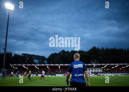 Koeln, Deutschland. 18 Agosto, 2017. Trainer Marc-Patrick Meister (KSC) GES/ Fussball/ 3. Liga: SC Fortuna Koeln - Karlsruher SC, 18.08.2017 -- calcio/ Soccer 3° Divisione: SC Fortuna Colonia vs Karlsruher SC, Colonia, 18 agosto 2017 -- | Verwendung weltweit Credito: dpa/Alamy Live News Foto Stock