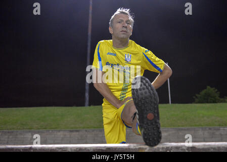 Toronto, Canada. 18 Agosto, 2017. I giocatori durante la partita di calcio tra i veterani ucraino Football Team Nazionale vs il calcio canadese veterani team nazionale a Centennial Park Stadium di Toronto, Canada. Credito: Anatoliy Cherkasov/Alamy Live News Foto Stock