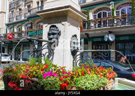 Ginevra, Svizzera - 17 Giugno 2016: Fontana al central street Foto Stock