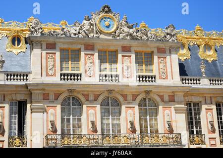 Facciata del grand palazzo europeo Foto Stock