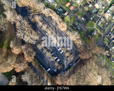 Luftaufnahme Parkplatz.Caption locale *** auto, in autunno, parcheggio, traffico, Svizzero, Svizzera, Vista Aerea, la fotografia aerea, dal di sopra, antenna pe Foto Stock