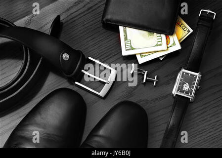 Gli uomini gentleman's set di accessori. Guarda, portafogli, scarpe, dollari Foto Stock