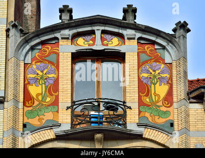 Bruxelles, Belgio. Facciata in art nouveau, A13 Chaussee de Waterloo Foto Stock