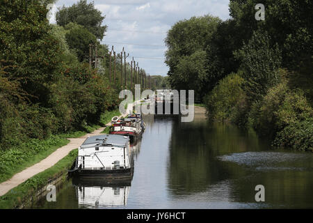 Estate di scena a Cheshunt bloccare sul fiume Lee navigazione in Inghilterra. Foto Stock