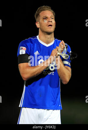 Birmingham City Michael Morrison elogia gli appassionati dopo il cielo di scommessa match del campionato al Pirelli Stadium, Burton. Foto Stock