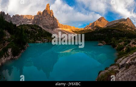 Sorapis Lago, Dolomiti, Sorapis Gruppo, Cortina d'Ampezzo, Belluno, Italia. Foto Stock